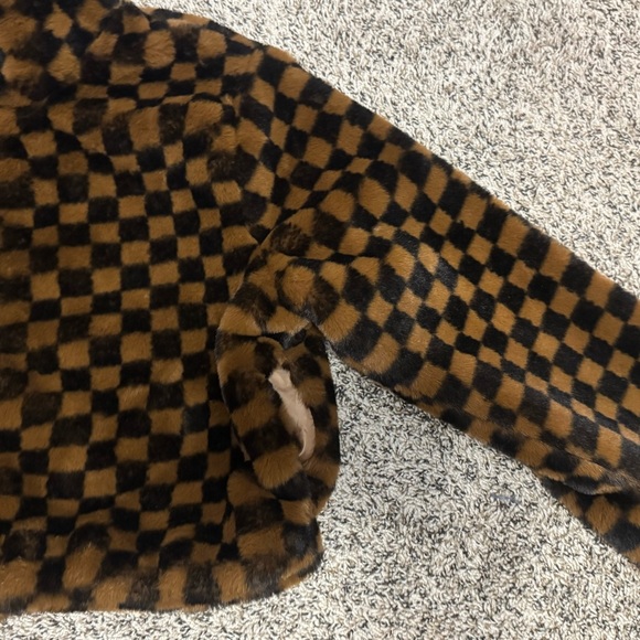 Le Lis Faux Fur Checkerboard Cropped Jacket - Picture 8 of 14